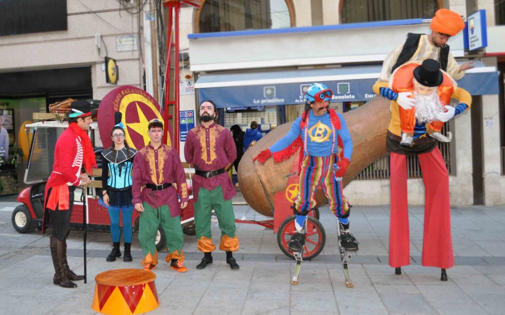 grupo del pasacalles de clown acrobacias y circo, circo calamidad